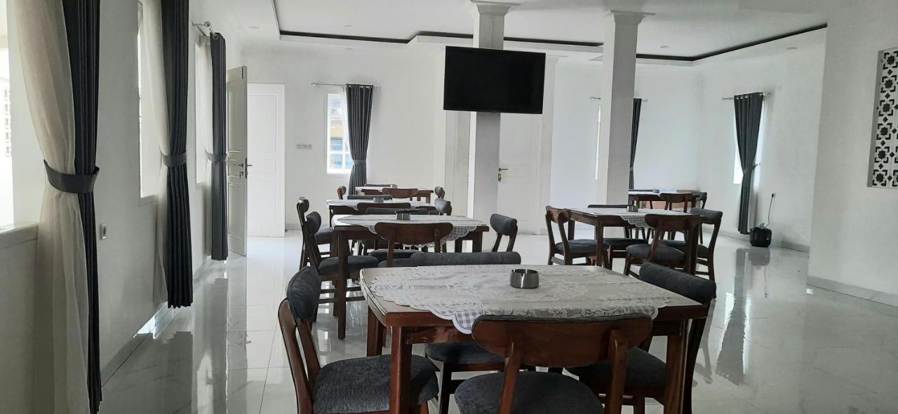 Hotel Wisma Mangurna Dolok Sanggul ภายนอก รูปภาพ