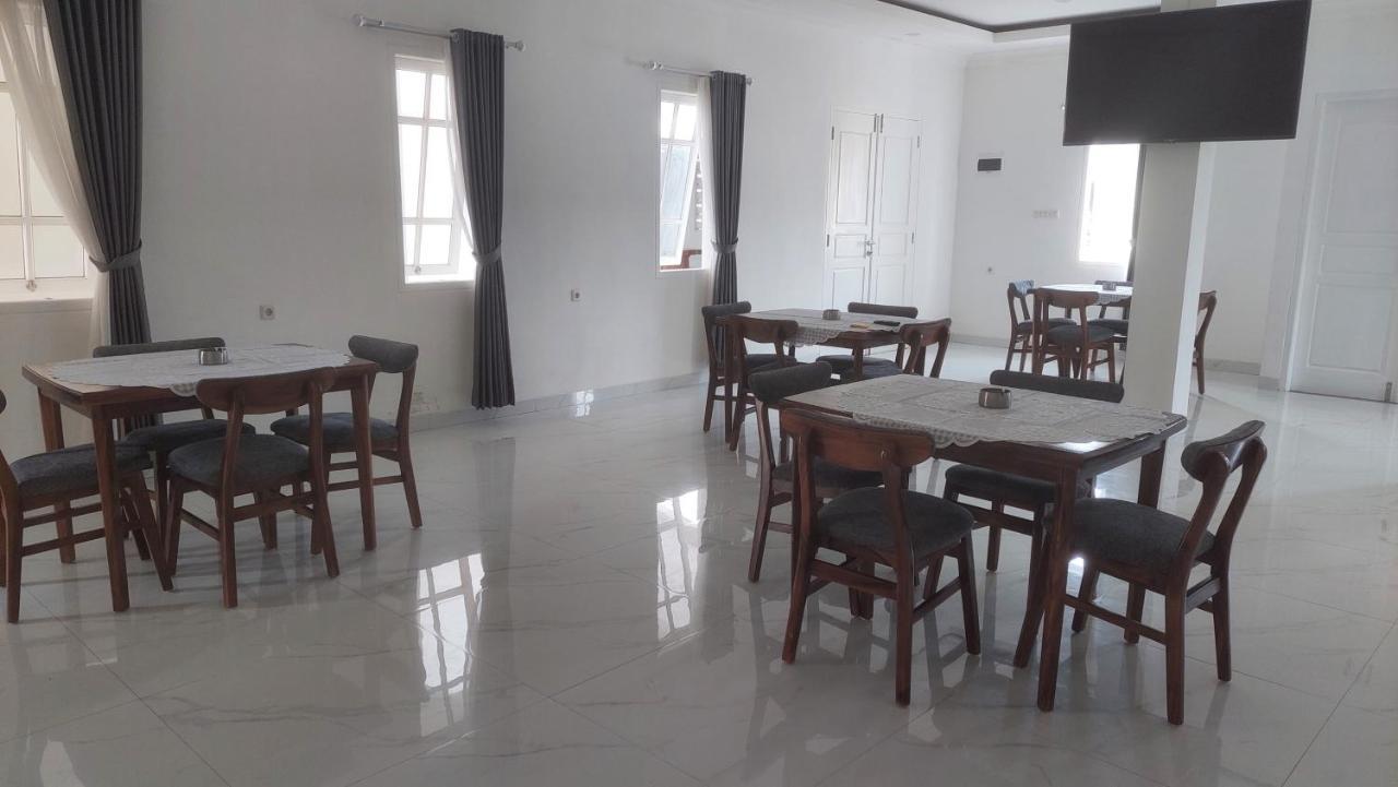 Hotel Wisma Mangurna Dolok Sanggul ภายนอก รูปภาพ